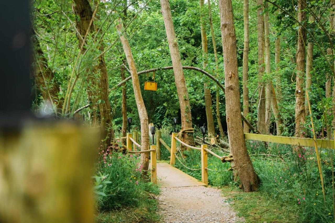 Emlyn'S Coppice - Luxury Woodland Glamping Villa Холиуел Екстериор снимка