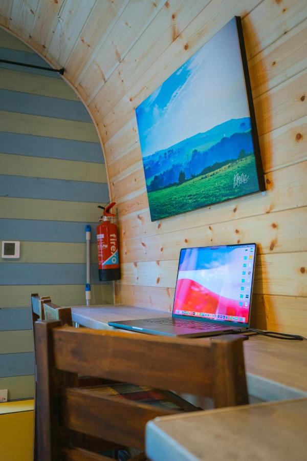 Emlyn'S Coppice - Luxury Woodland Glamping Villa Холиуел Екстериор снимка