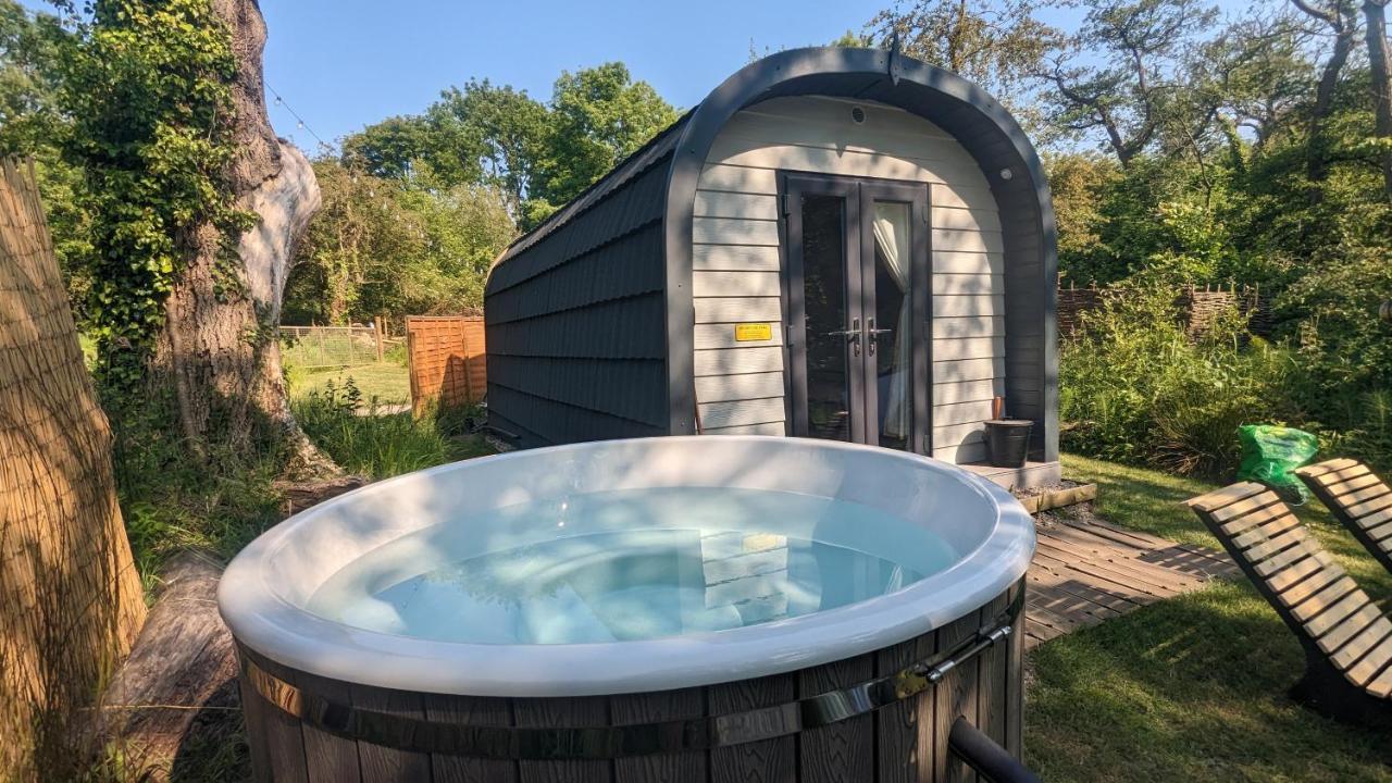 Emlyn'S Coppice - Luxury Woodland Glamping Villa Холиуел Екстериор снимка