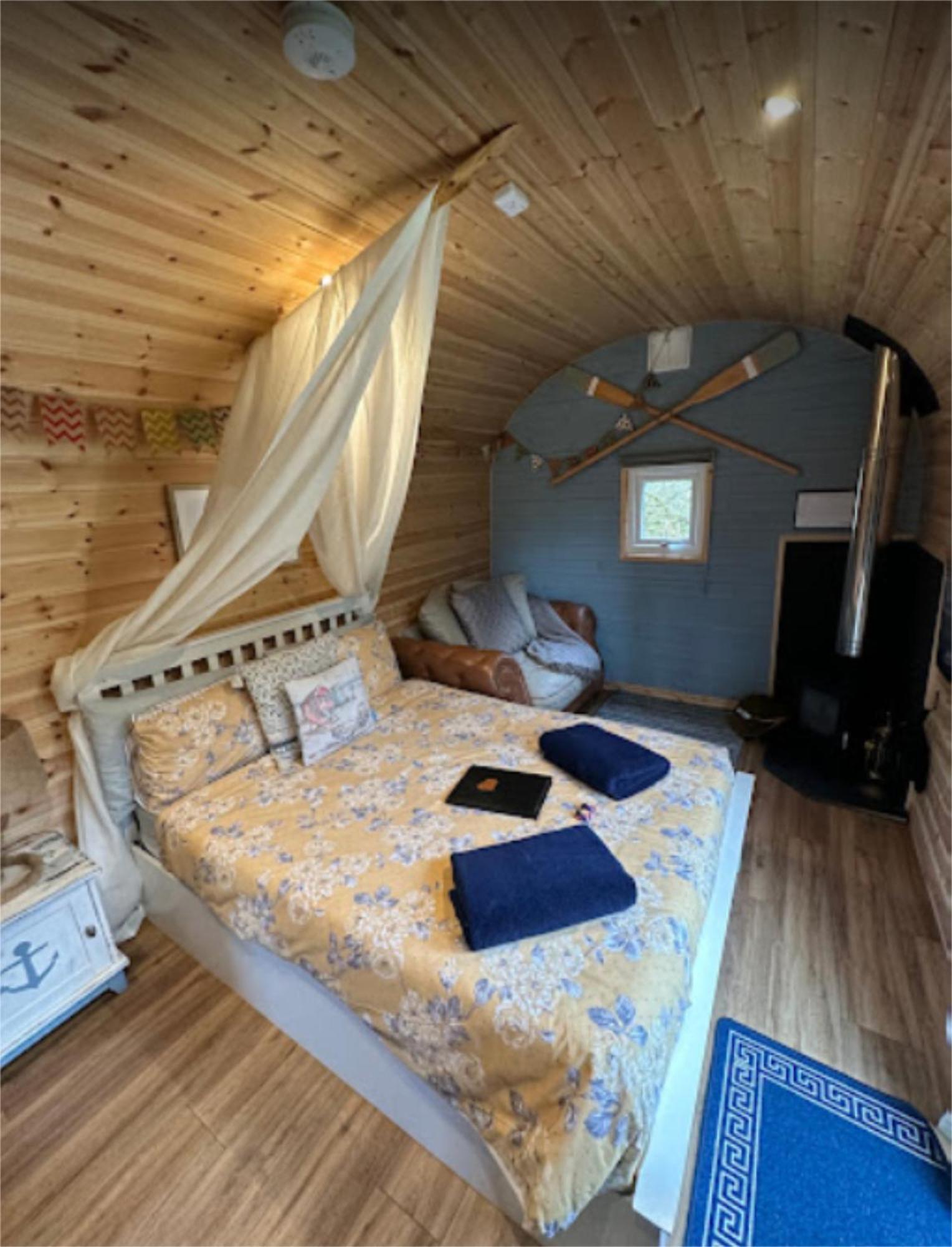 Emlyn'S Coppice - Luxury Woodland Glamping Villa Холиуел Екстериор снимка