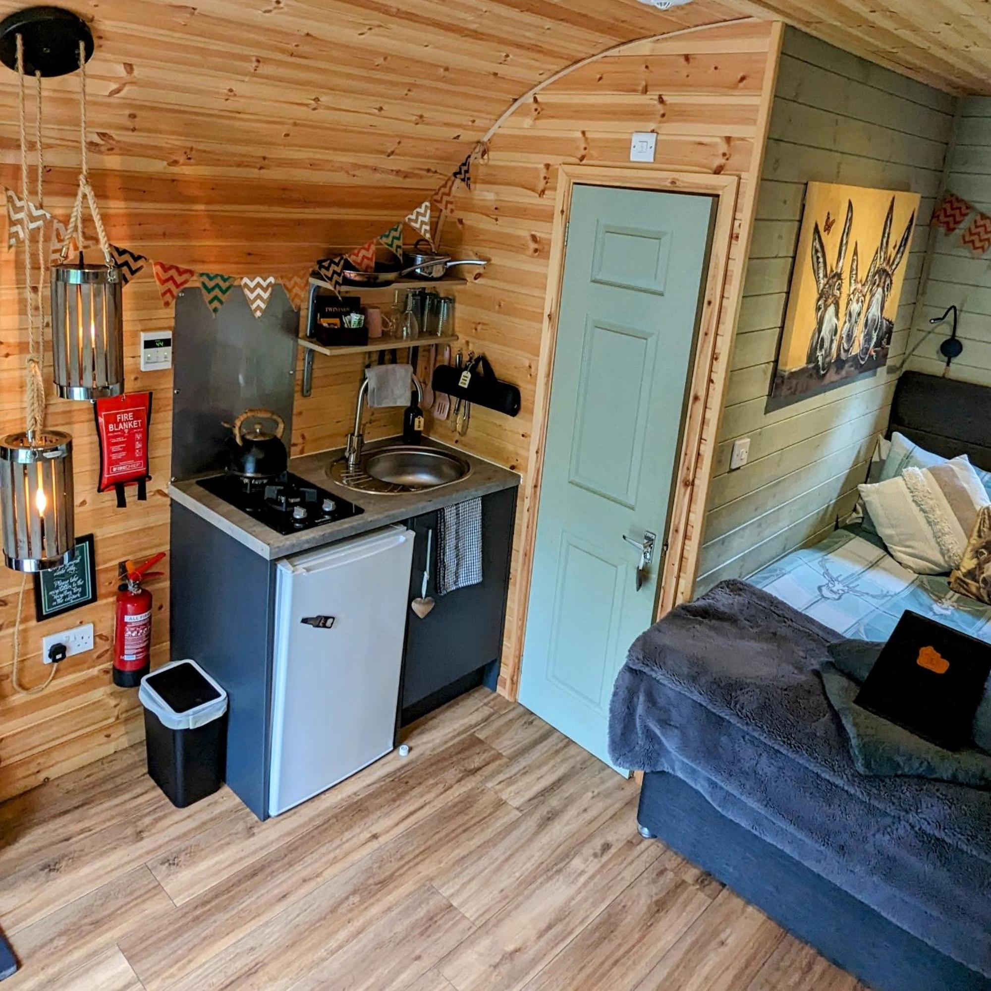 Emlyn'S Coppice - Luxury Woodland Glamping Villa Холиуел Екстериор снимка