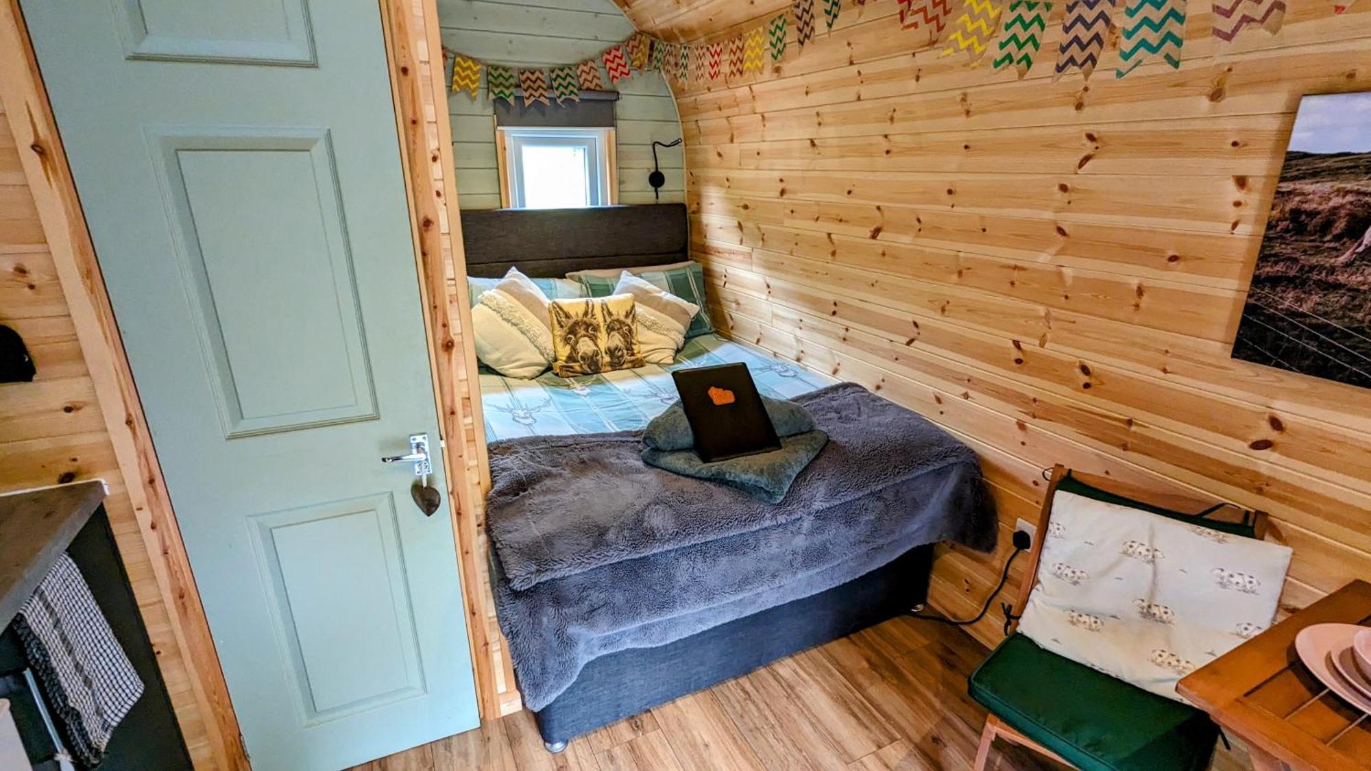 Emlyn'S Coppice - Luxury Woodland Glamping Villa Холиуел Стая снимка