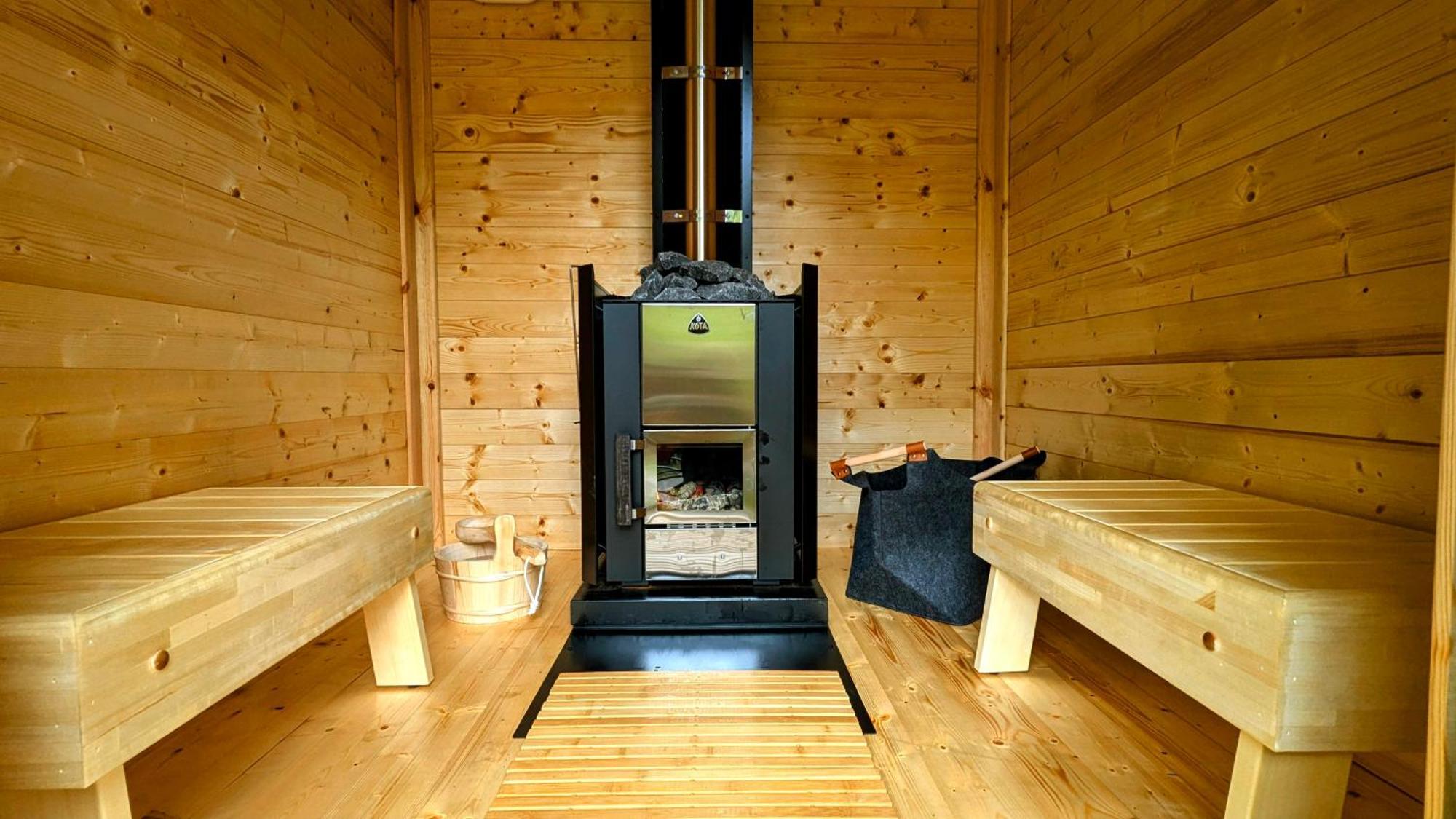 Emlyn'S Coppice - Luxury Woodland Glamping Villa Холиуел Екстериор снимка